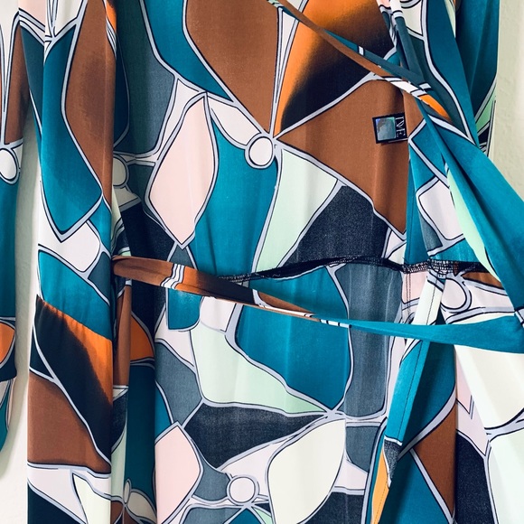 Diane Von Furstenberg silk wrap dress - Picture 6 of 9